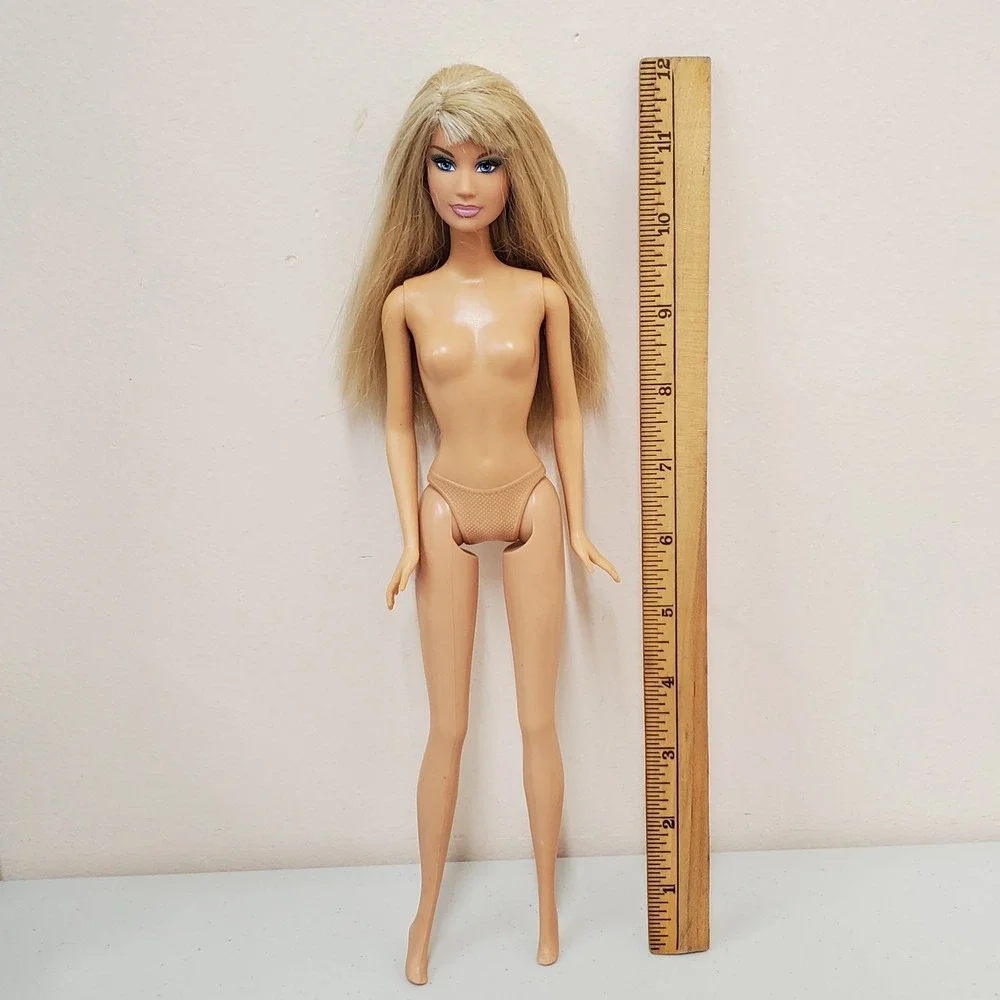 2008 Barbie TRU Fashion Gift Set Toys R‎ Us Exclusive Blue Nude Doll Only